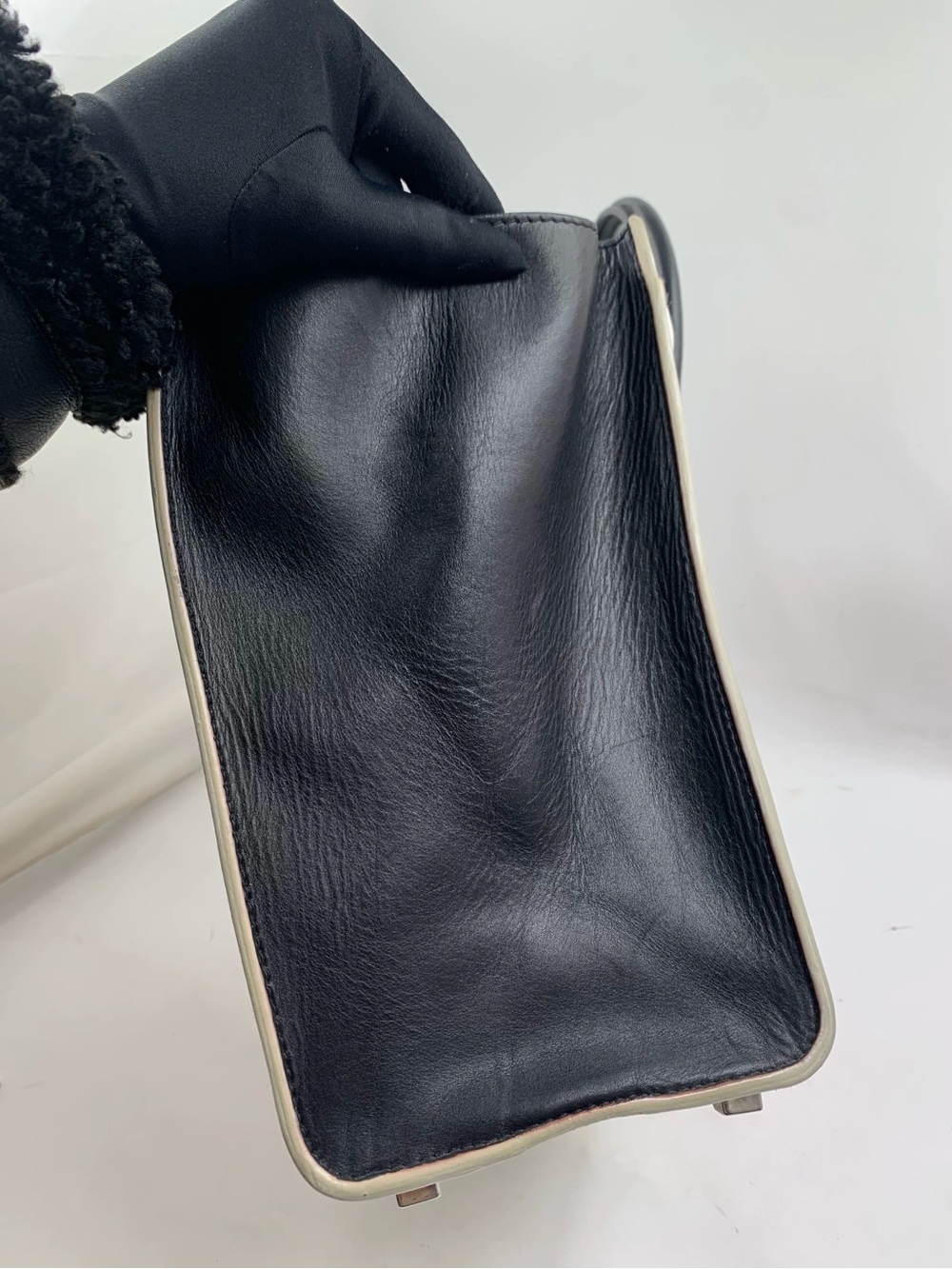 ❤️🖤  CELINE Nano Luggage Tote 🖤❤️
Iconic Tri-Color Smooth Leather - Picture 4 of 12